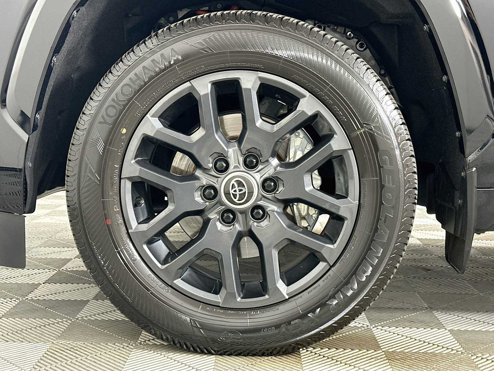 Used 2024 Toyota Sequoia Platinum AWD/4WD image 31