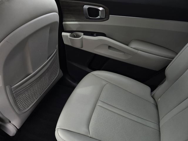 Used 2022 Kia Sorento EX w/ Panoramic Sunroof Package image 16