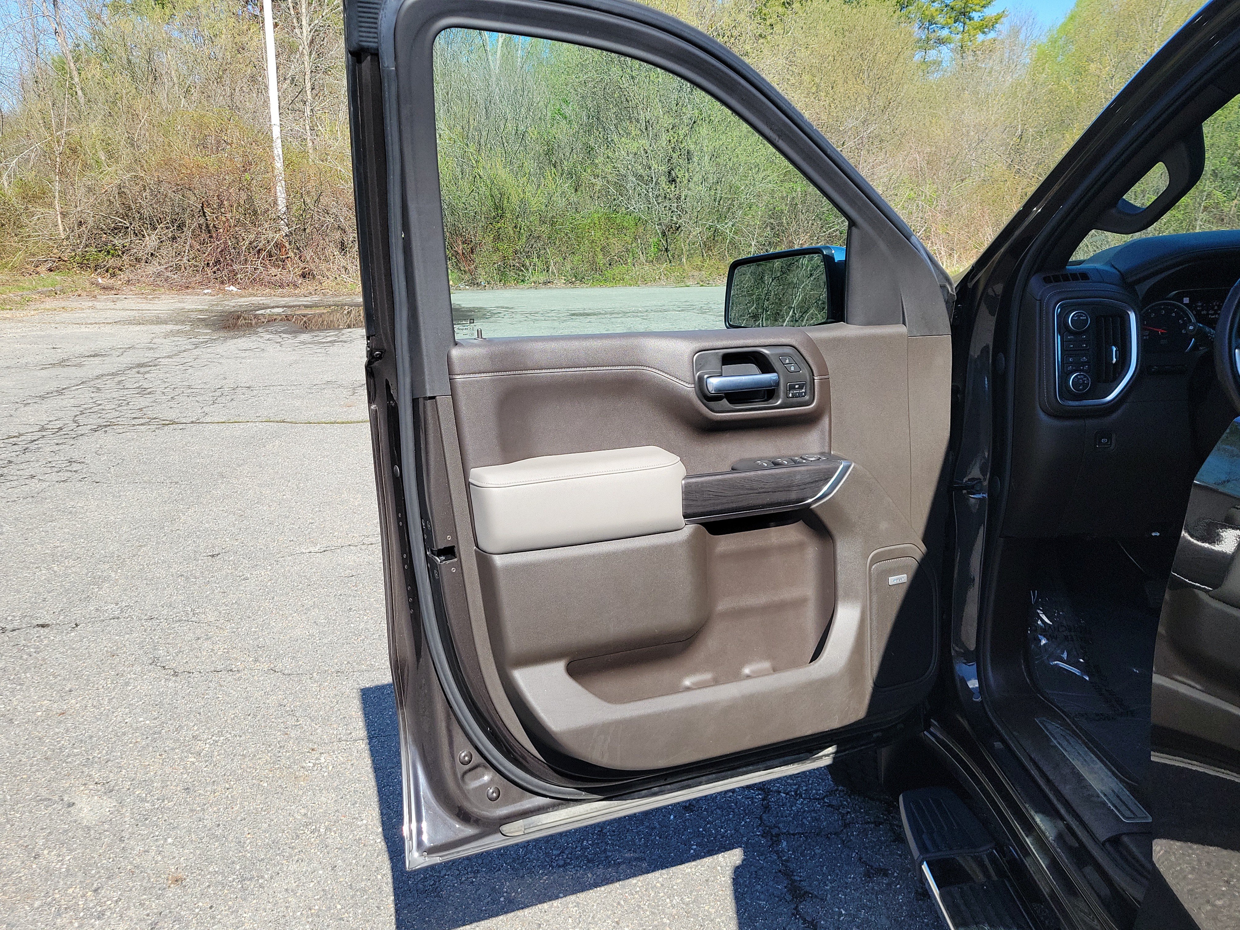 Used 2021 Chevrolet Silverado 1500 LTZ w/ Technology Package AWD/4WD image 15
