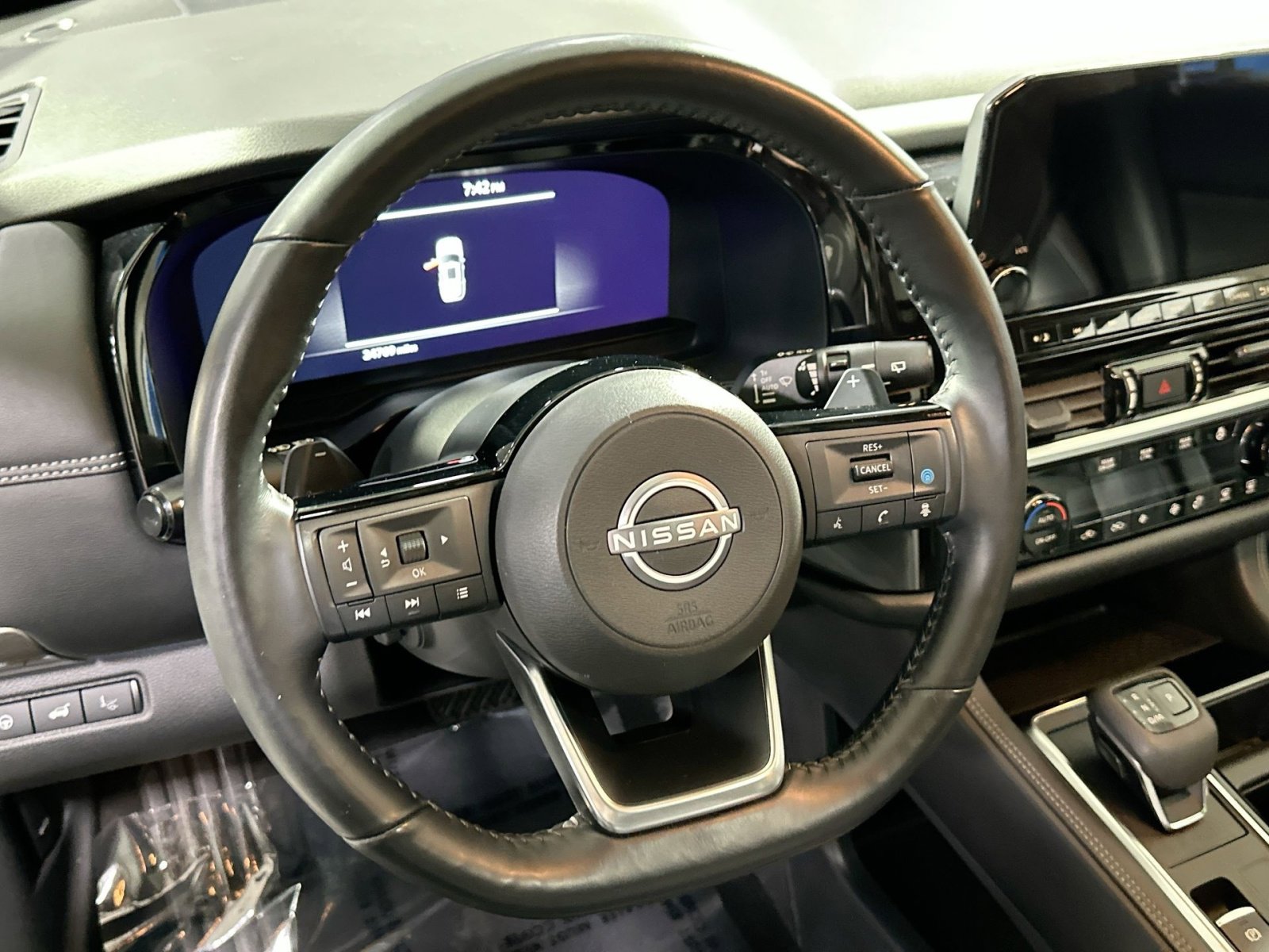 Used 2023 Nissan Pathfinder Platinum image 19