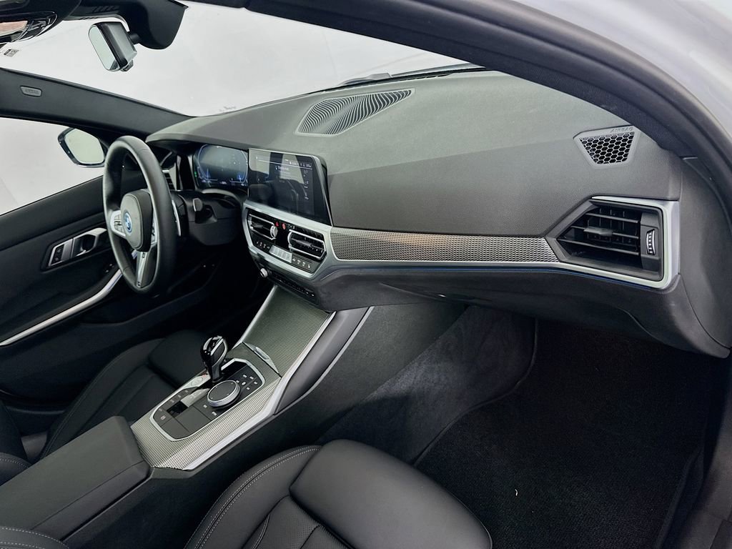 Used 2022 BMW 330e 330e iPerformance w/ M Sport Package image 30