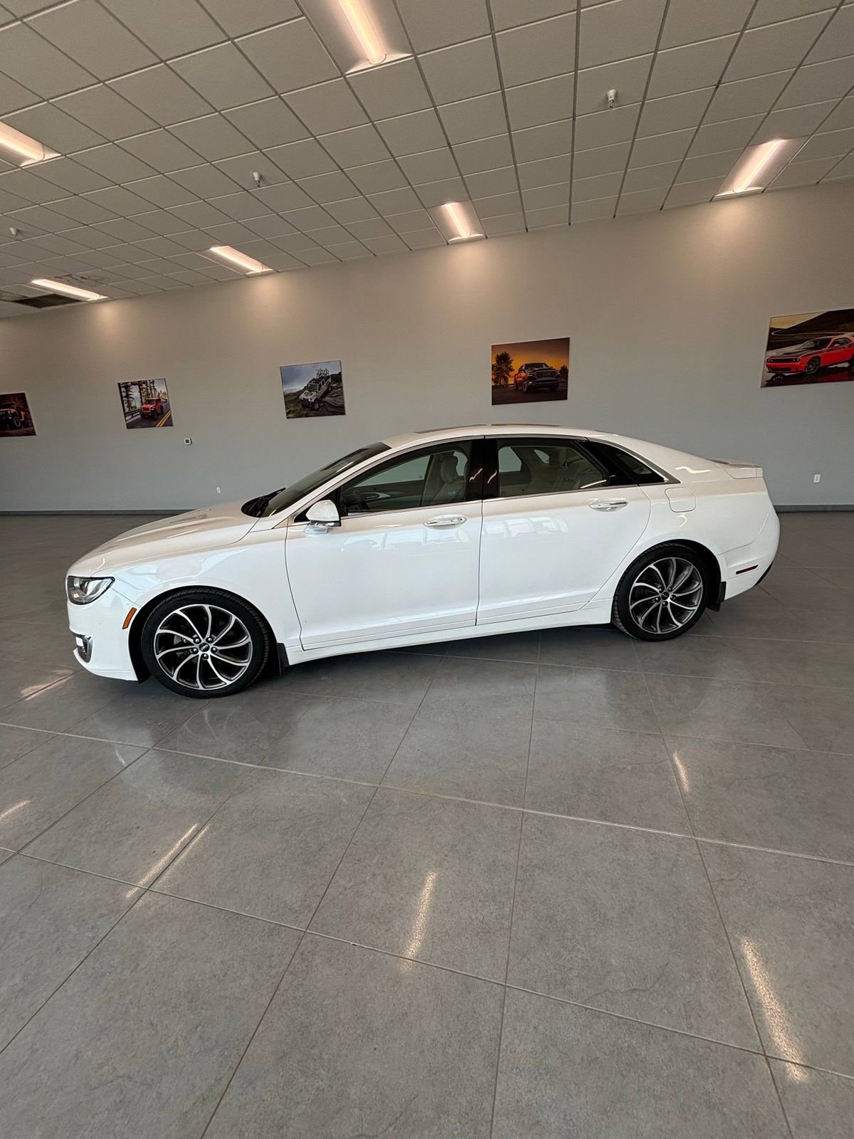 Used 2018 Lincoln MKZ Select w/ Magnetic Appearance Package image 9