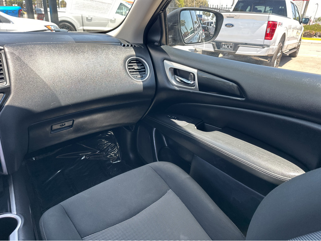Used 2020 Nissan Pathfinder SV image 19