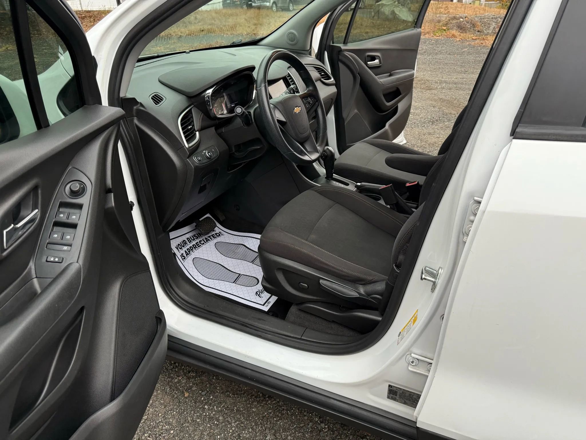 Used 2019 Chevrolet Trax LS image 30