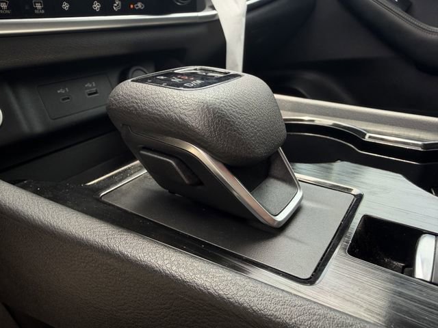 Used 2023 Nissan Rogue SV FWD image 19