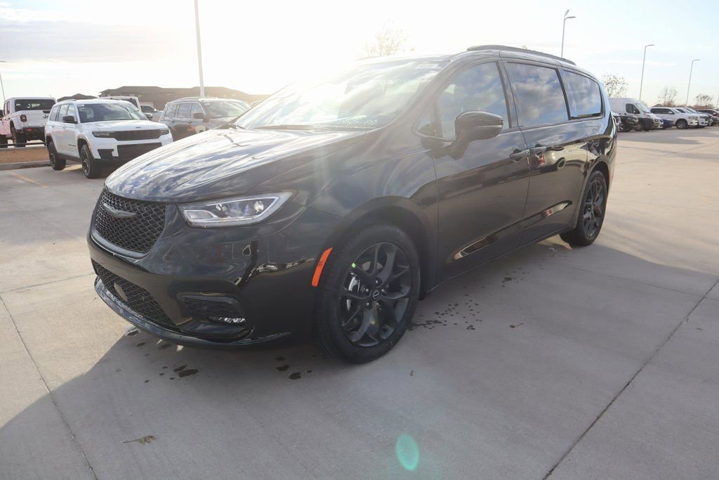 New 2026 Chrysler Pacifica Limited w/ S Appearance Package image 11