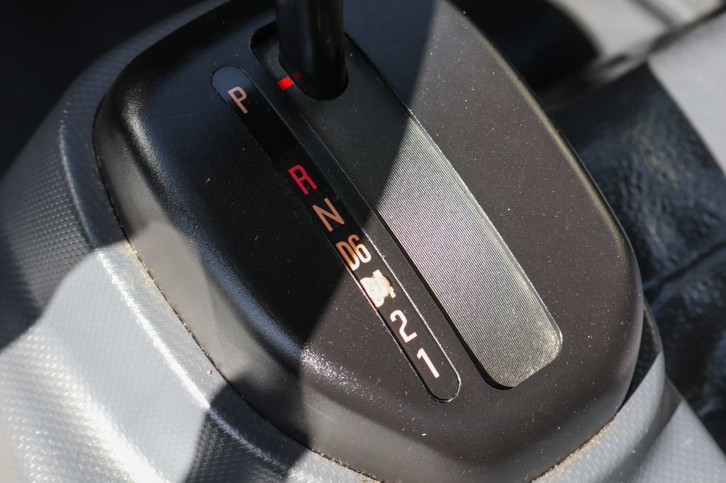 Used 2024 Isuzu NPR RWD image 28