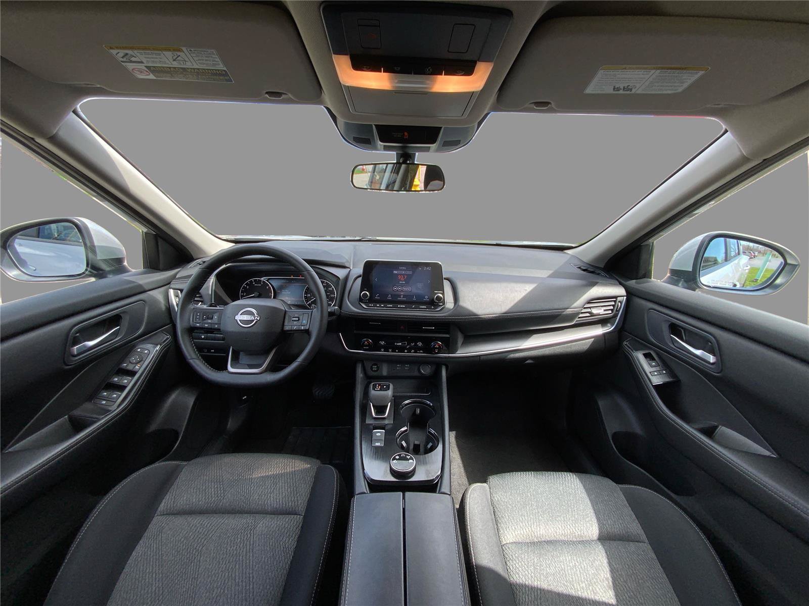 Used 2025 Nissan Rogue SV AWD/4WD image 21