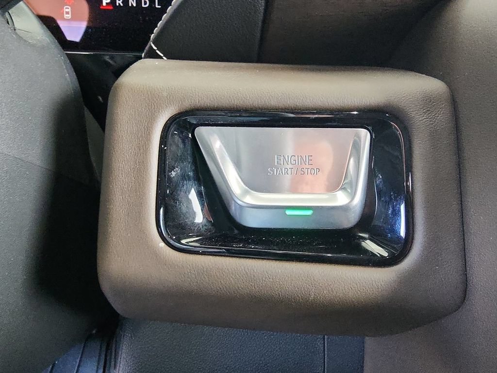 Certified 2025 GMC Yukon Denali Ultimate AWD/4WD image 17