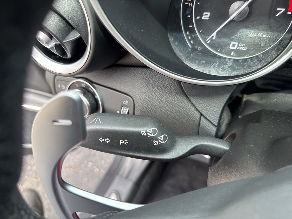 Used 2022 Alfa Romeo Giulia Veloce image 35