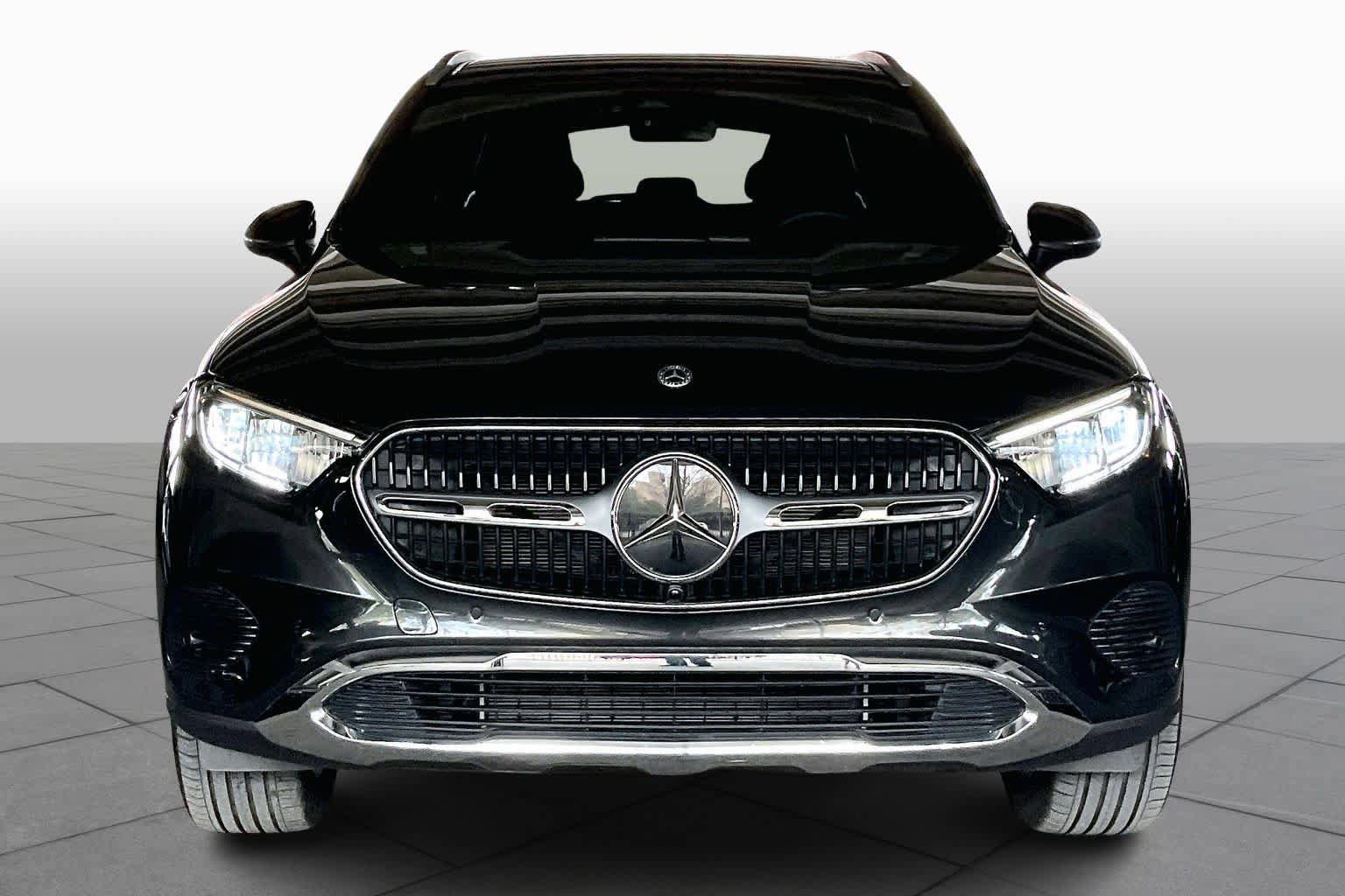 Used 2026 Mercedes-Benz GLC 300 image 3