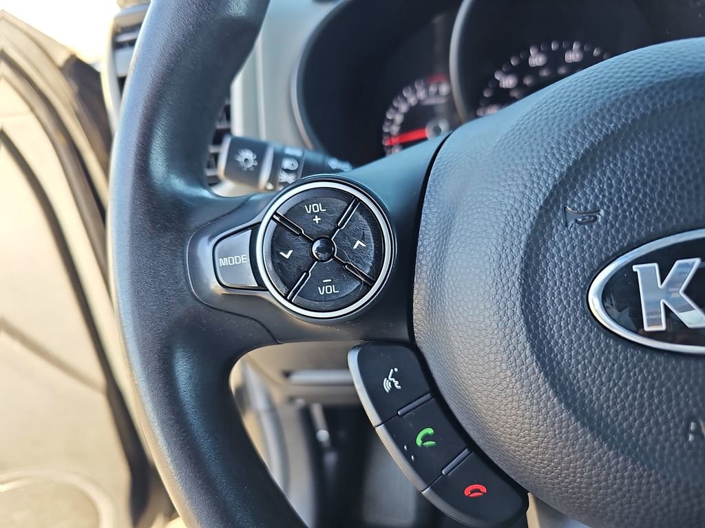 Used 2015 Kia Soul Base image 19