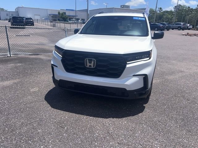 Used 2025 Honda Pilot Sport image 2