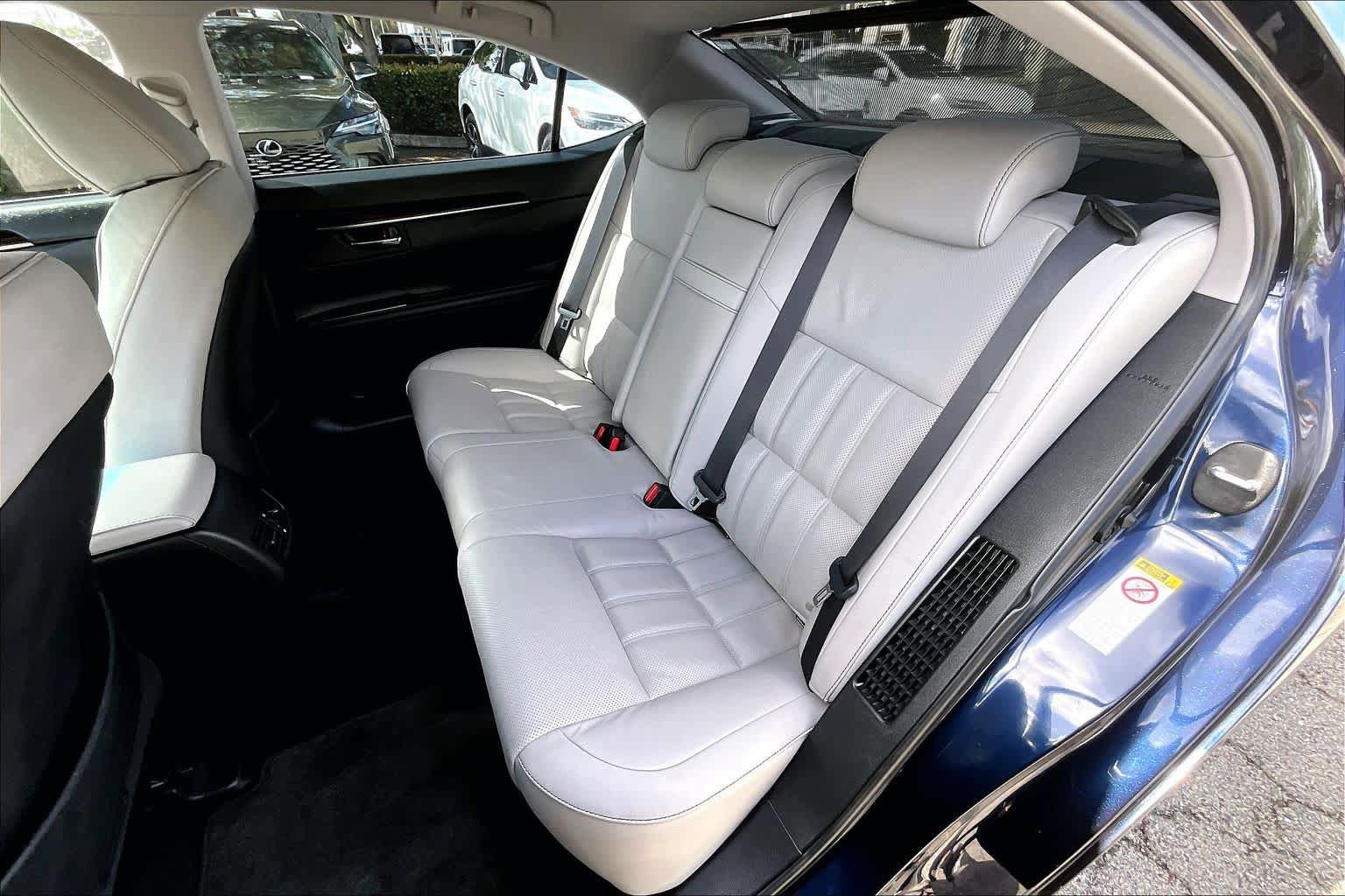 Used 2017 Lexus ES 300h image 21