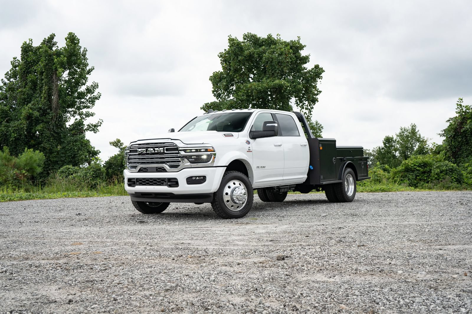 New 2026 RAM 4500 4x4 Crew Cab DRW w/ Laramie Trim Package image 1