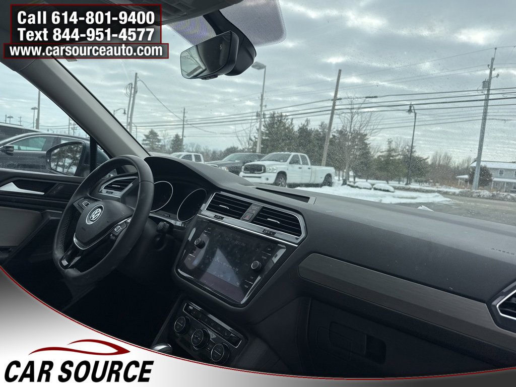 Used 2021 Volkswagen Tiguan SE w/ Panoramic Sunroof Package image 22