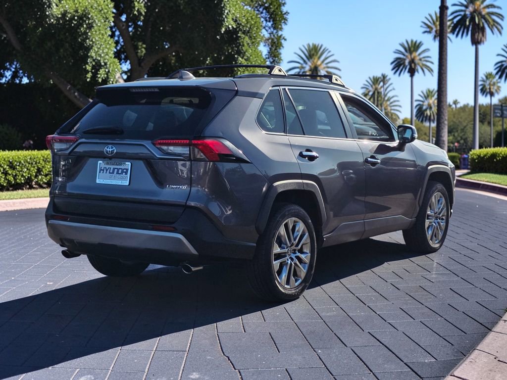 Used 2022 Toyota RAV4 Limited FWD image 4