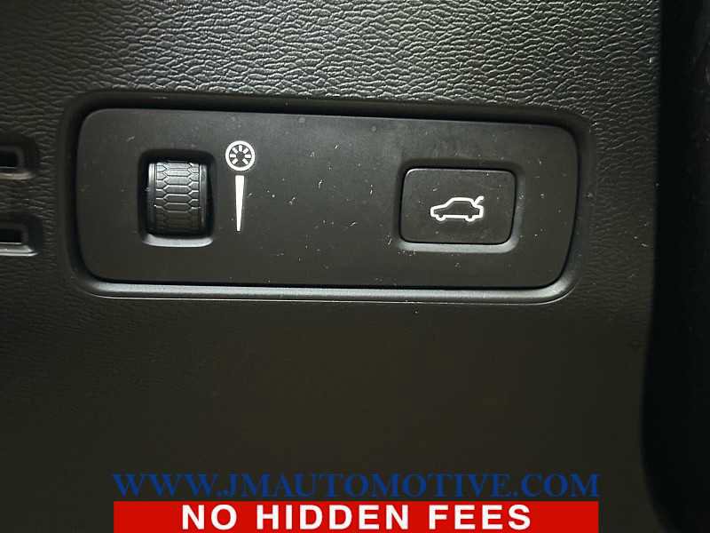 Used 2020 Volvo XC40 T5 R-Design image 32