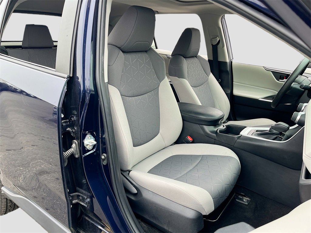 Used 2022 Toyota RAV4 XLE image 25