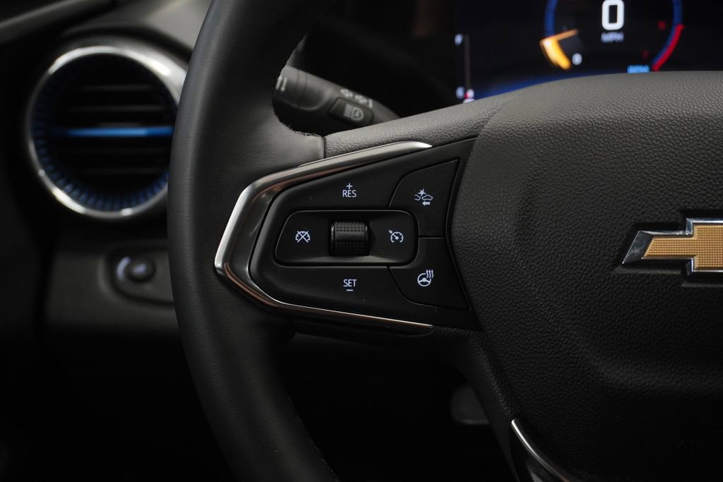 Used 2025 Chevrolet Trax LT w/ LT Convenience Package FWD image 37