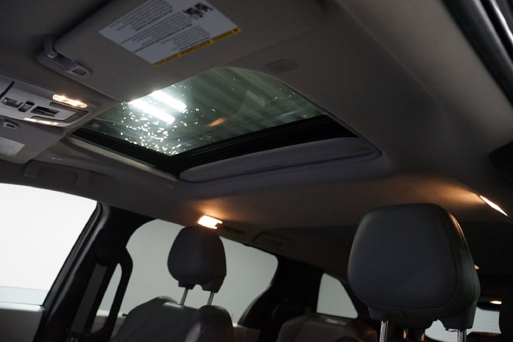Certified 2025 Toyota Sienna XLE FWD image 35