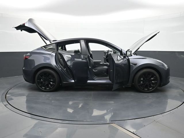 Used 2021 Tesla Model Y Long Range image 32
