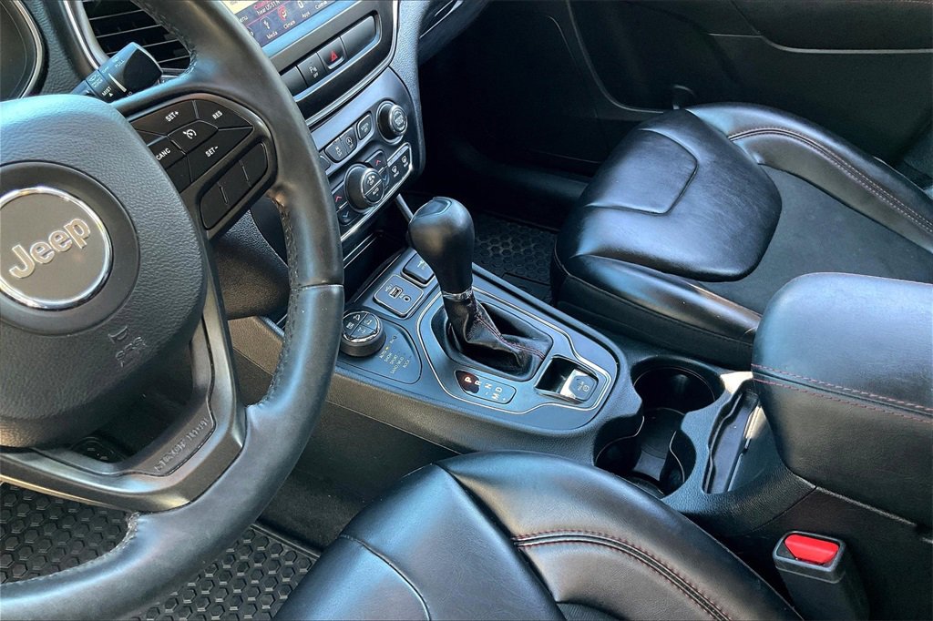 Used 2019 Jeep Cherokee Trailhawk w/ Cold Weather Group image 13