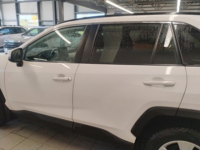 Used 2019 Toyota RAV4 XLE image 4
