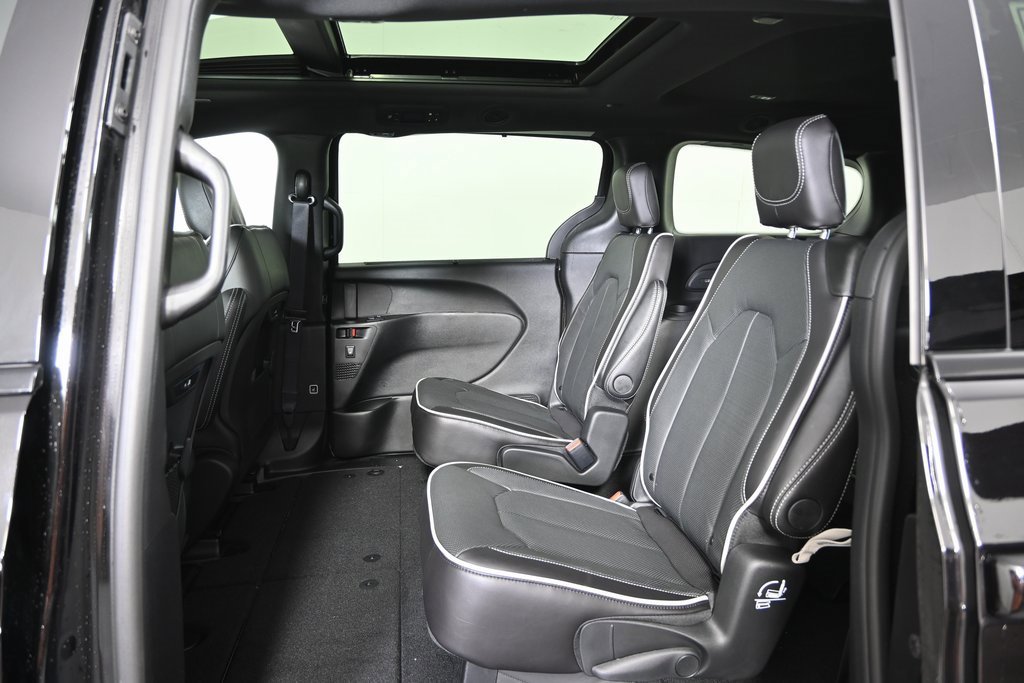 New 2026 Chrysler Pacifica Limited image 19