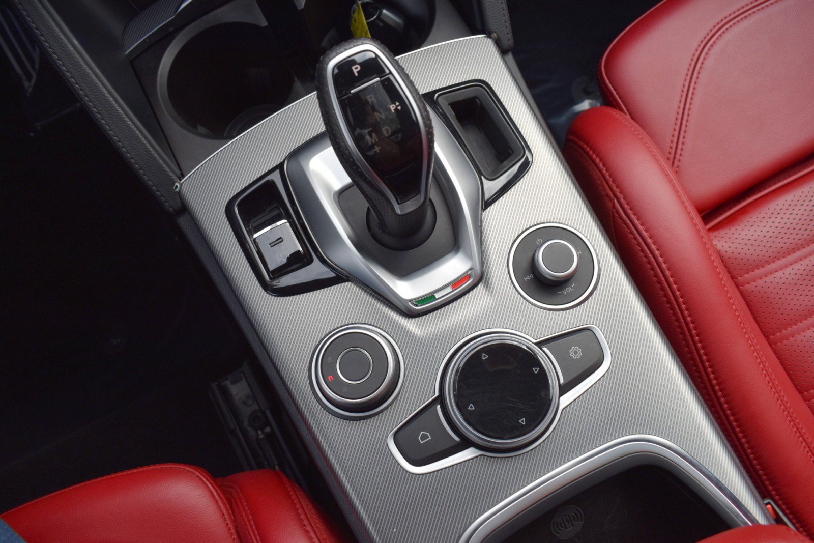 Used 2022 Alfa Romeo Stelvio Veloce AWD/4WD image 18