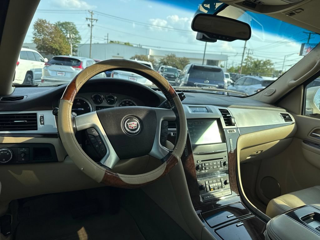 Used 2012 Cadillac Escalade ESV Luxury AWD/4WD image 23