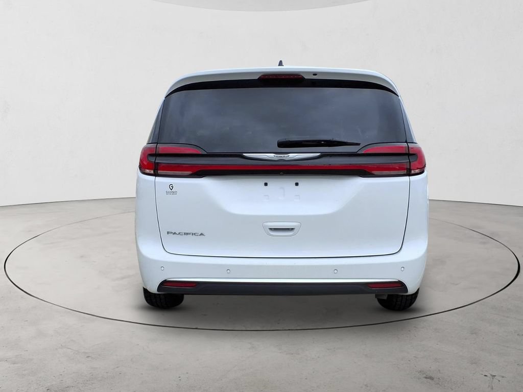 Used 2024 Chrysler Pacifica Touring-L FWD image 6