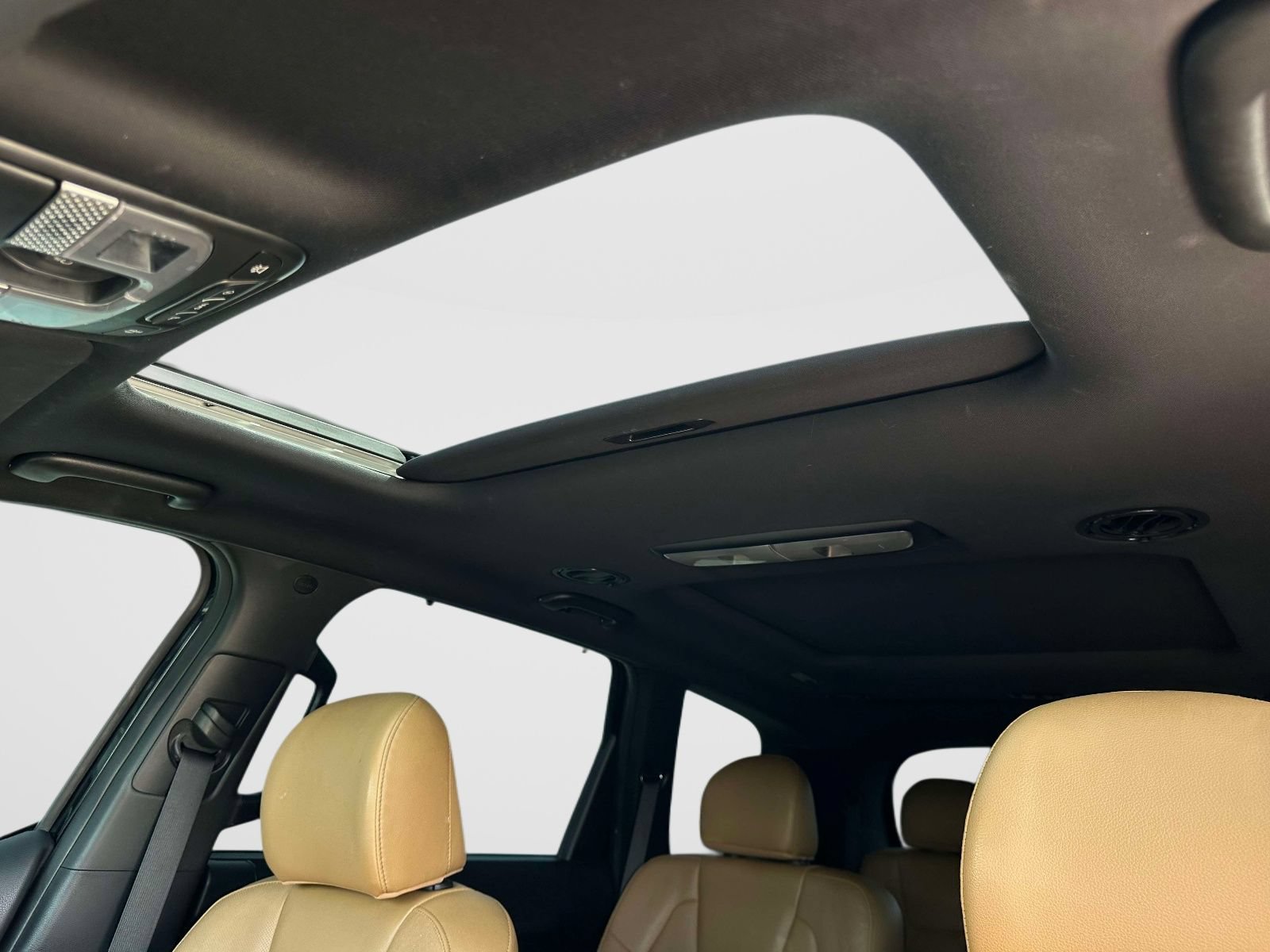 Used 2022 Kia Telluride SX w/ Towing Package FWD image 17