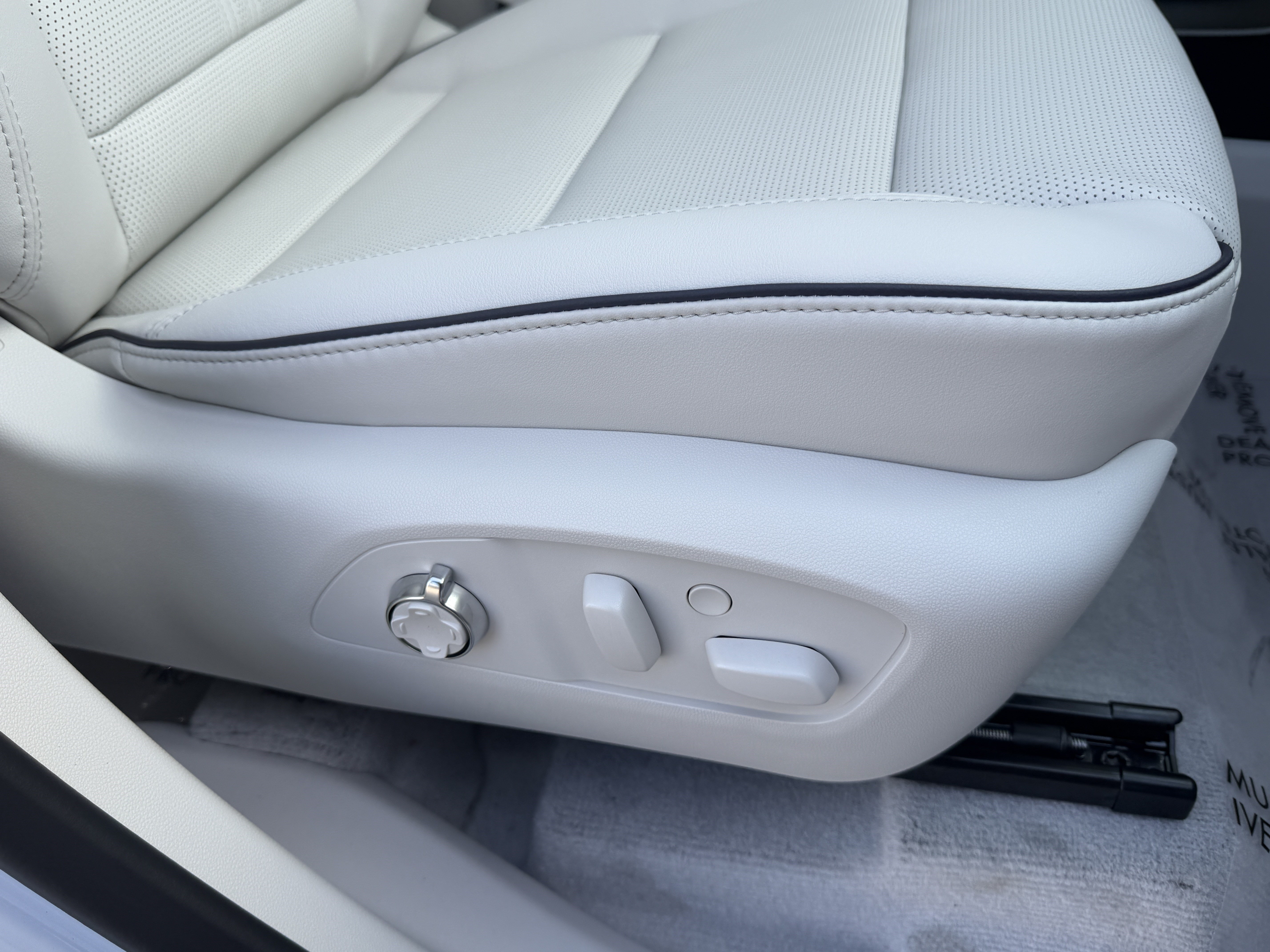 New 2027 Buick Enclave Avenir FWD image 22