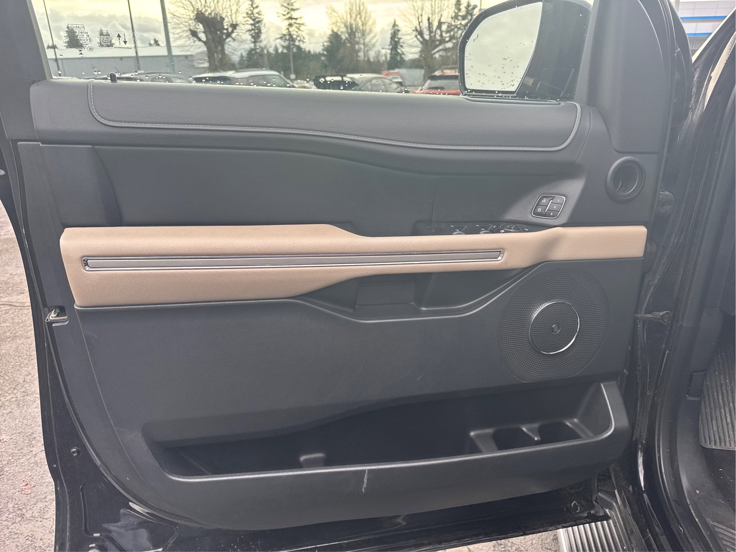 Used 2023 Ford Expedition Limited image 25