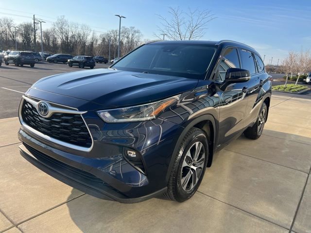 Used 2021 Toyota Highlander XLE AWD/4WD image 4