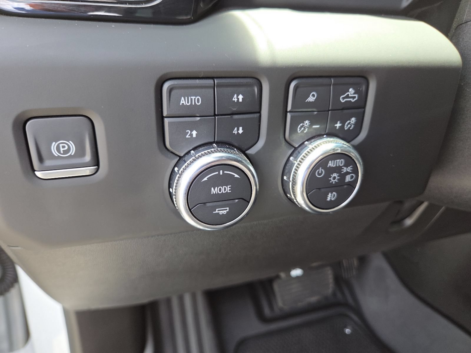 Used 2024 GMC Sierra 2500 AT4X AWD/4WD image 8