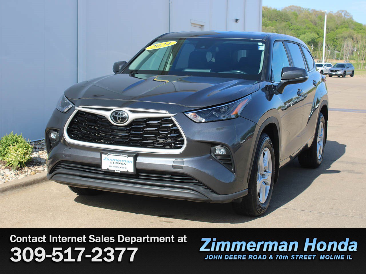 Used 2024 Toyota Highlander LE AWD/4WD image 25