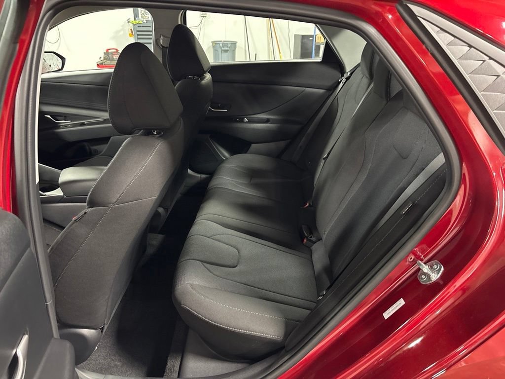 Certified 2025 Hyundai Elantra SE FWD image 26