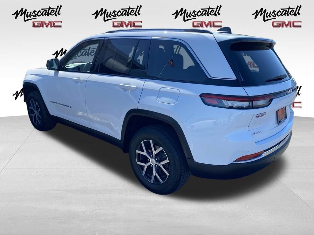 Used 2023 Jeep Grand Cherokee Limited w/ Trailer Tow Prep Group (B) AWD/4WD image 5