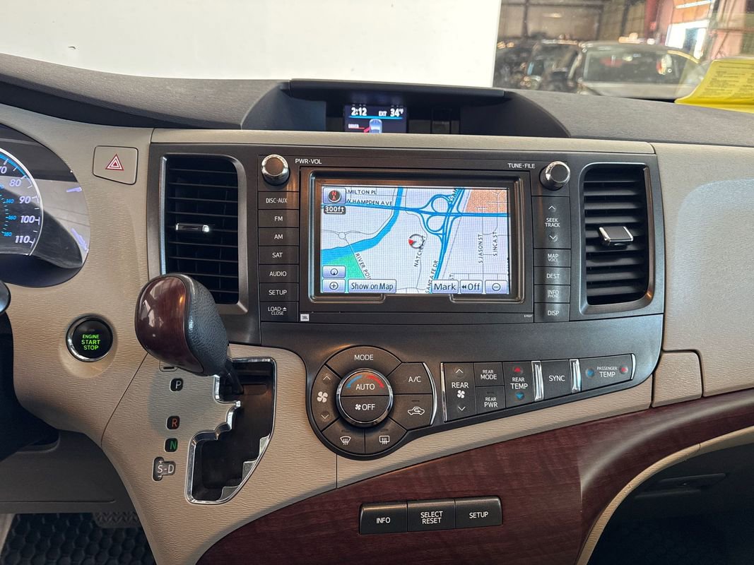 Used 2013 Toyota Sienna Limited w/ Premium Pkg image 16