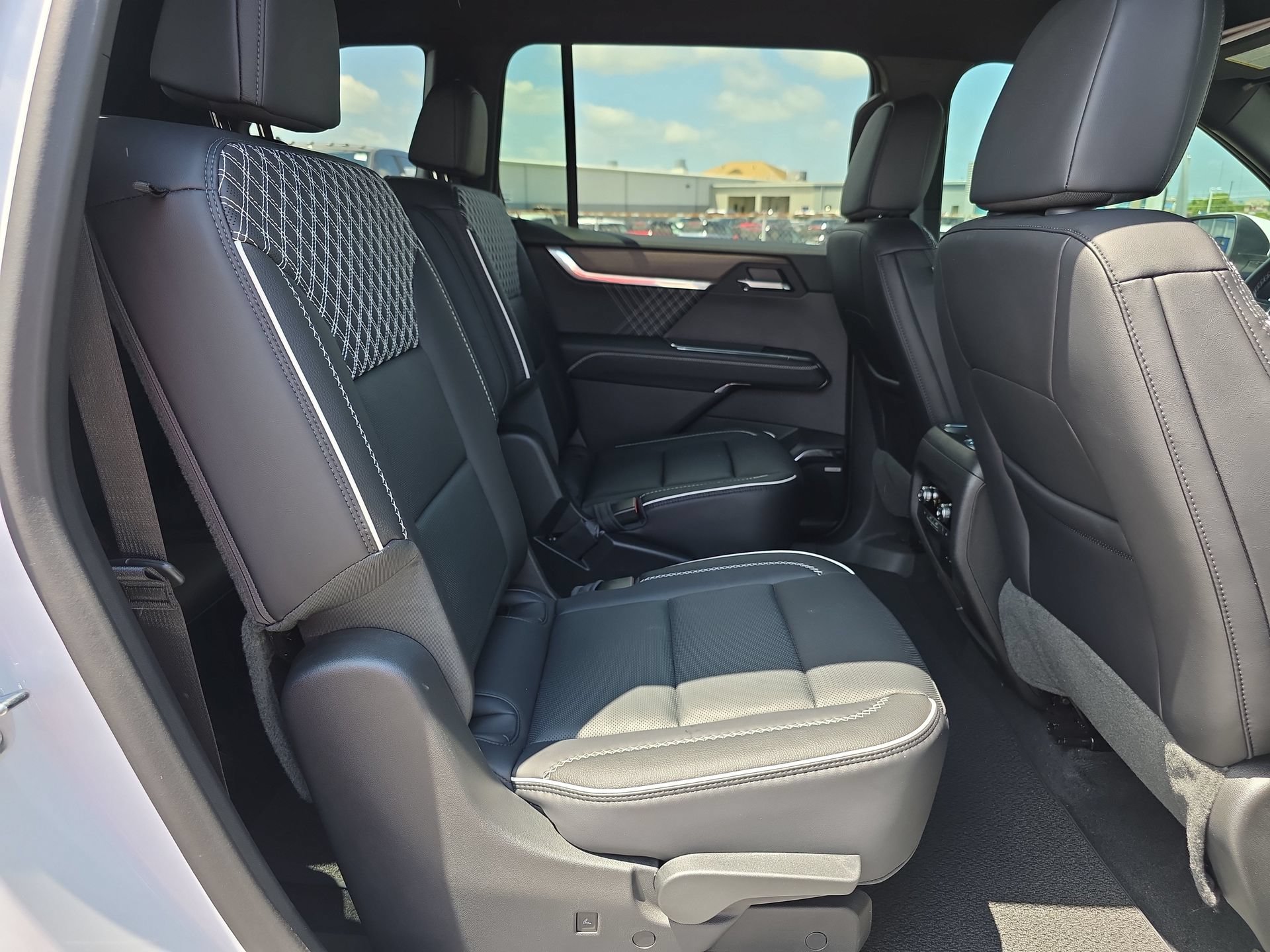 Used 2025 GMC Acadia Denali FWD image 15