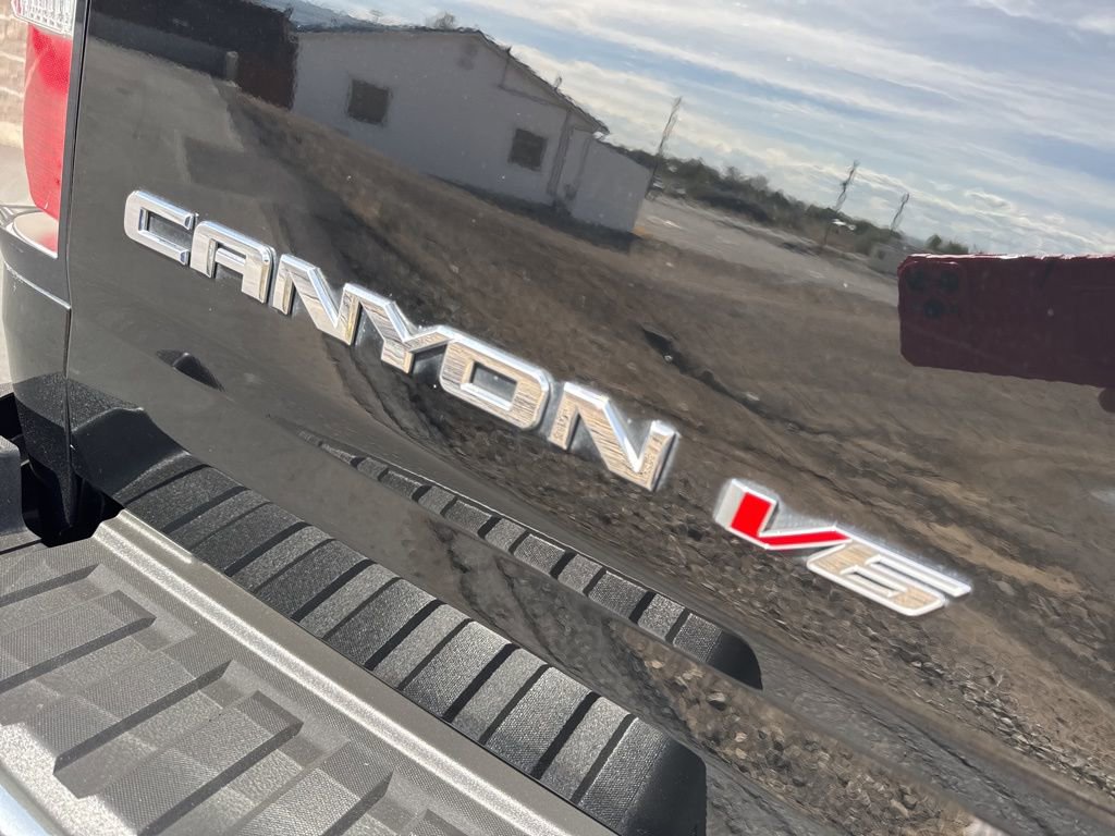 Used 2018 GMC Canyon SLE w/ SLE Convenience Package image 11