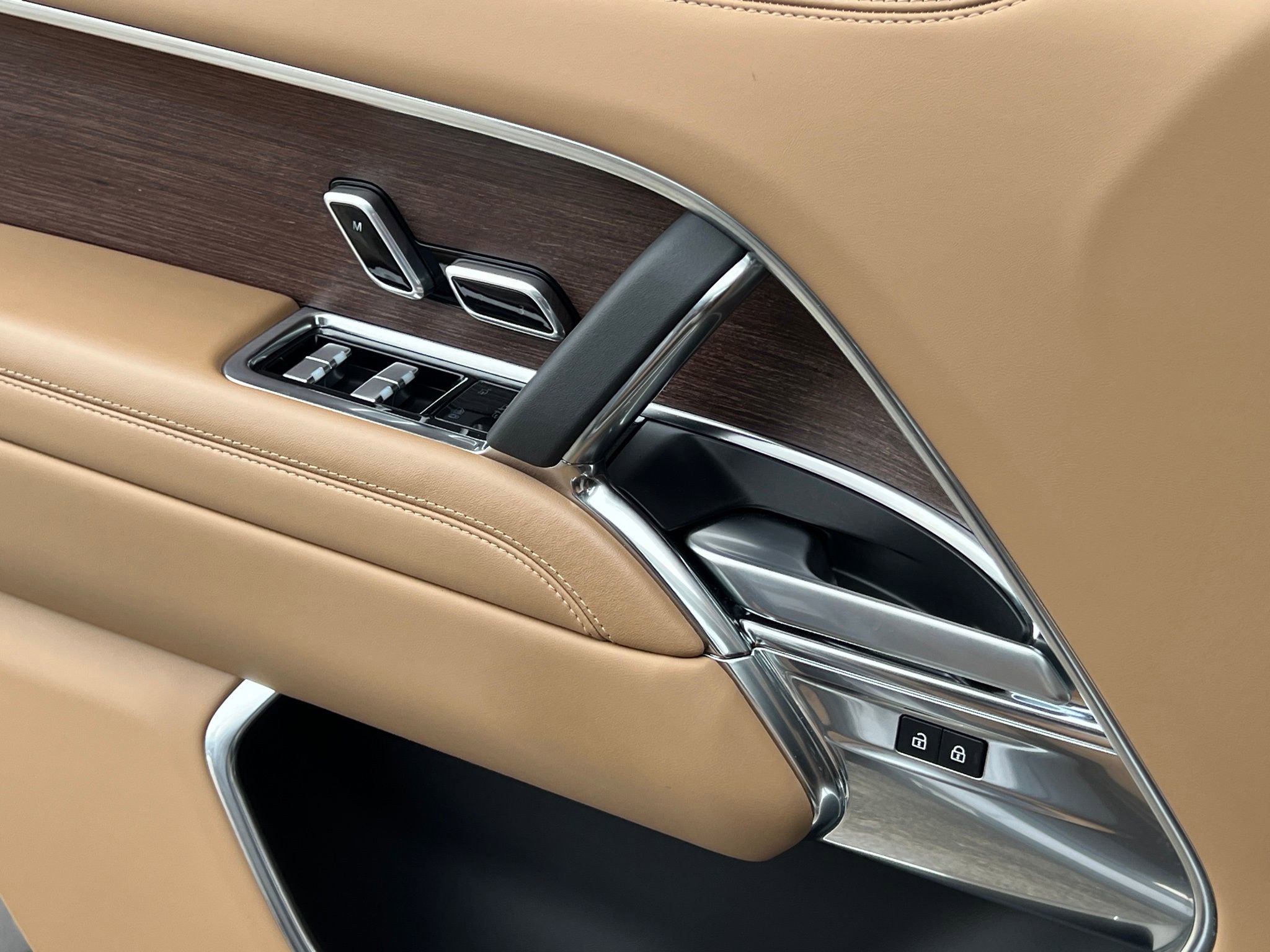 Used 2023 Land Rover Range Rover SE image 34