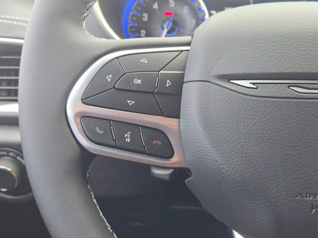 New 2027 Chrysler Pacifica Select AWD/4WD image 35
