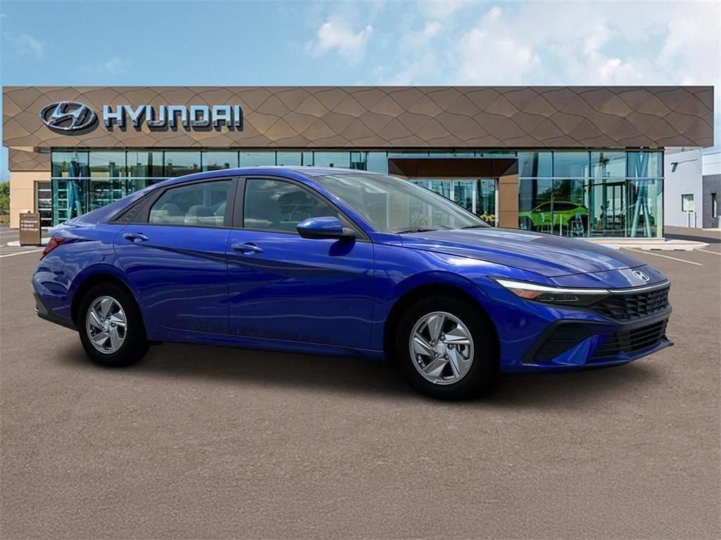 New 2025 Hyundai Elantra SE FWD image 10
