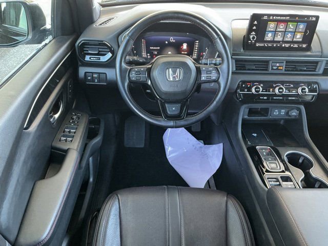 Used 2025 Honda Pilot Black Edition image 13