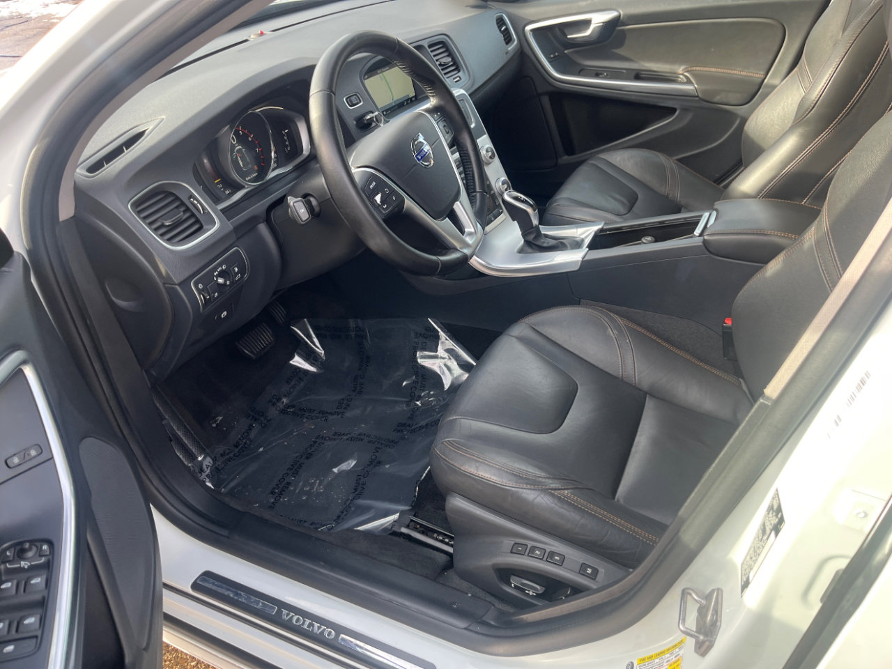 Used 2017 Volvo V60 T5 Cross Country w/ Convenience Package image 11