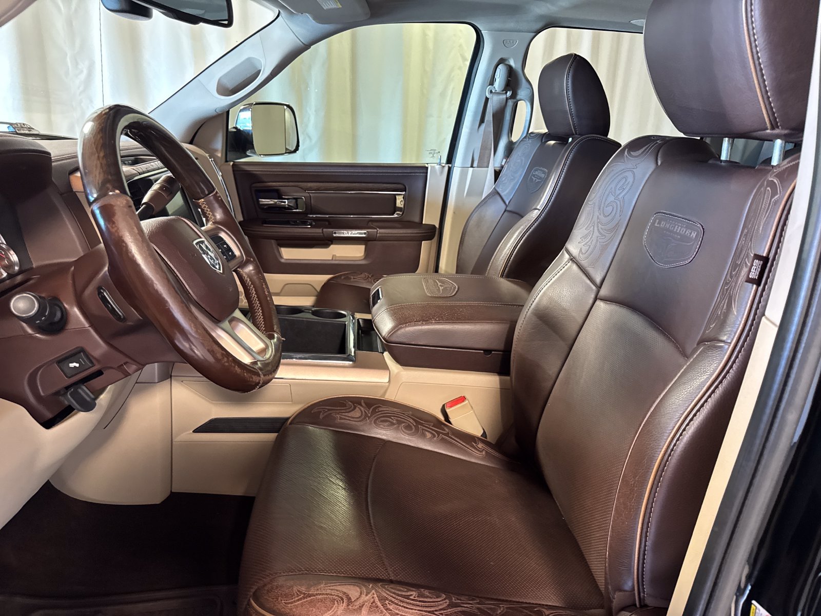 Used 2015 RAM 3500 Laramie Longhorn AWD/4WD image 3