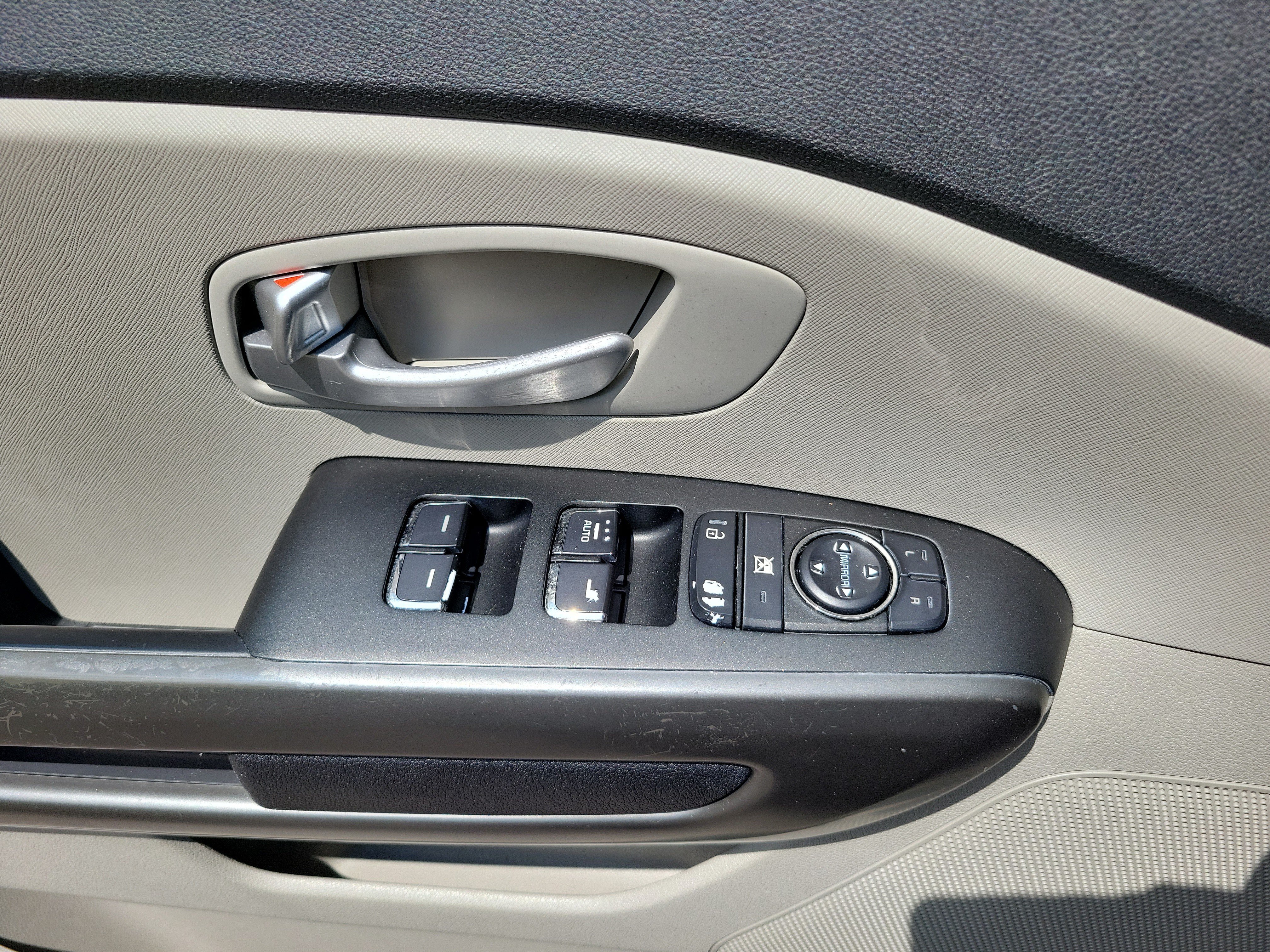 Used 2020 Kia Sedona EX FWD image 18
